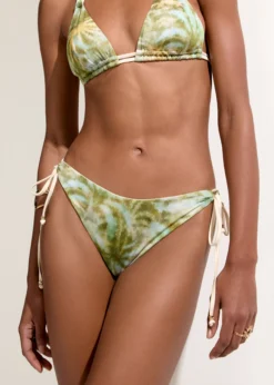 Brasiliana Costume Blurred Palms