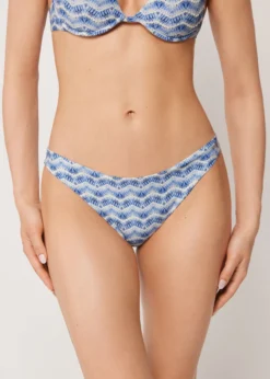 Slip Costume Water Reflection