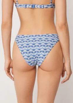Slip Costume Water Reflection